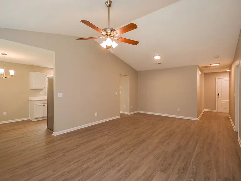 150 Creek Way — Photo 3