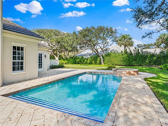 4th image of 270 Sea Oak Dr