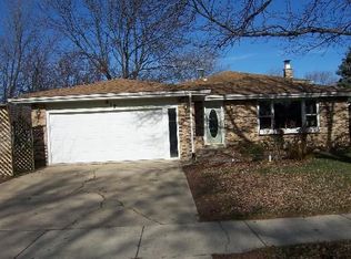 217 Bay Colony Dr, Naperville, IL