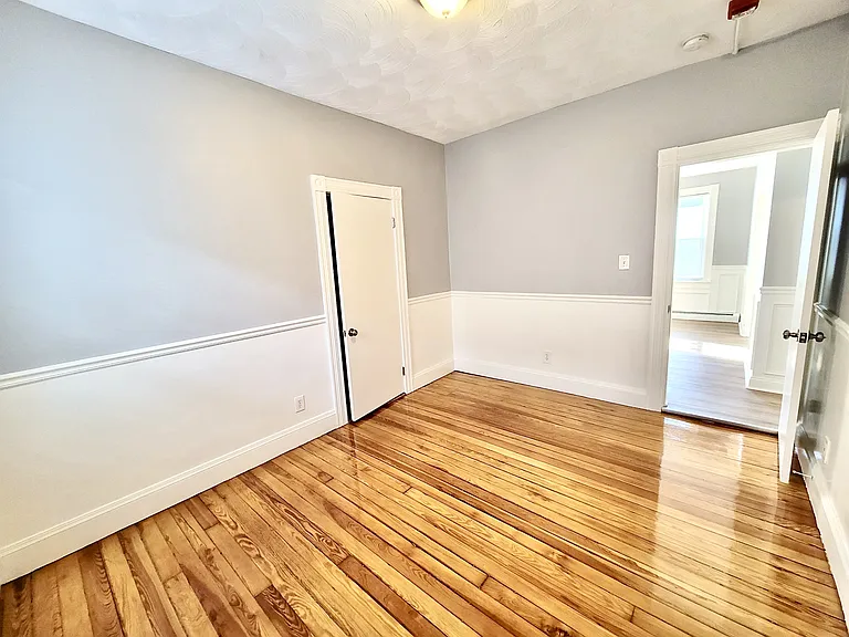 524 Charles St #1R — Photo 6