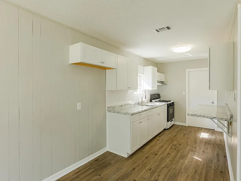 503 Armstrong Ave — Photo 12