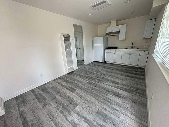 5th image of 21681 E Cliff Dr #24