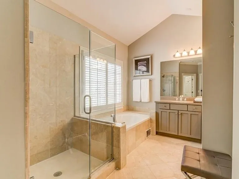 704 Longleaf Dr NE — Photo 20