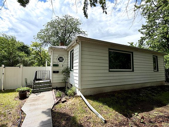 5th image of 1229 Beach Ave SE