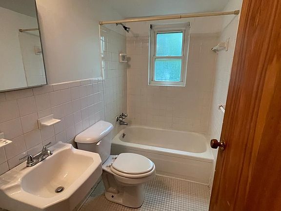 5th image of 815 Rosemont Ave #17