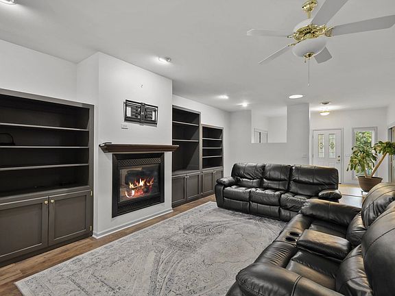 4th image of 700 Paradise Dr