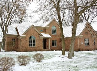 20520 Chadwick Ln, Brookfield, WI 53045