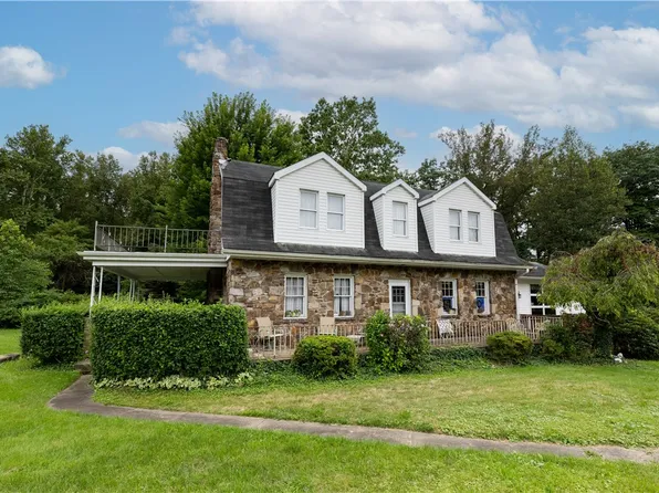 518 Three Mile Hl, Mount Pleasant, PA 15666