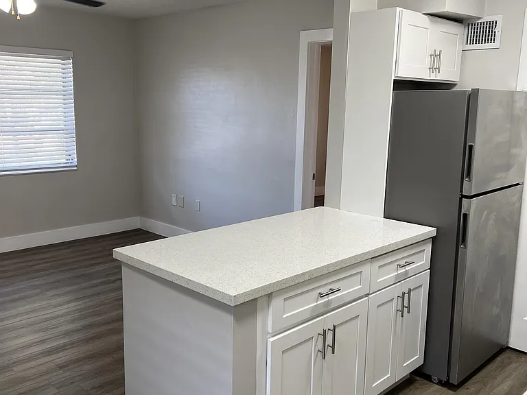 1500 NE 50th Ct — Photo 3