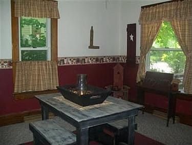 5th image of 408 Woodland Ave