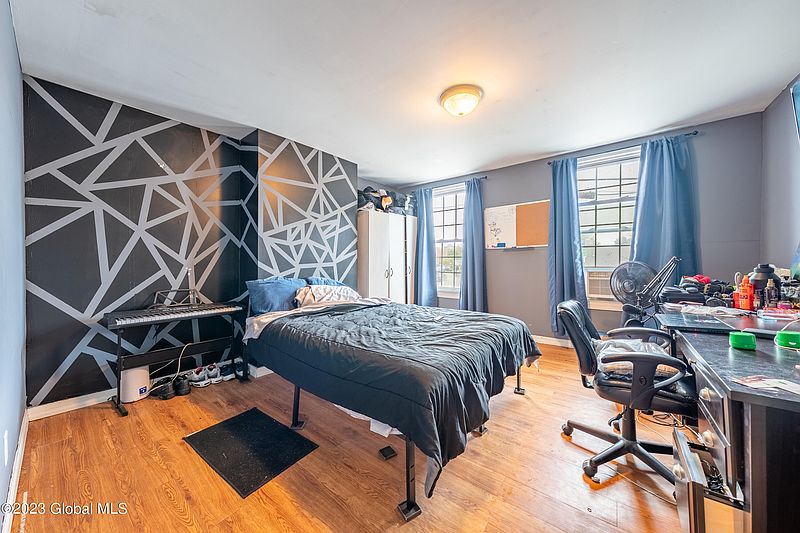4th image of 230 Myrtle Avenue