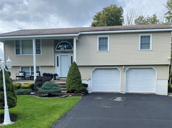 19 Meadowbrook Dr, New Hartford, NY 13413