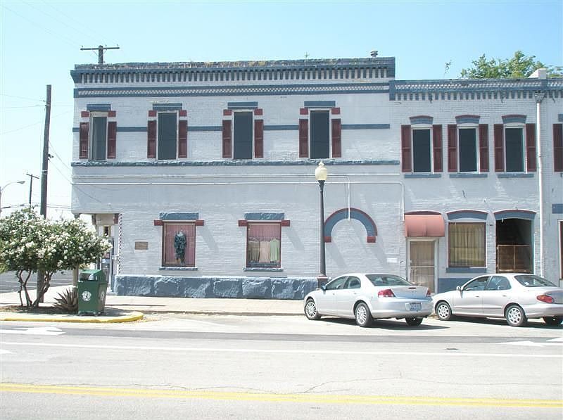 1st image of 224 E Avenue D