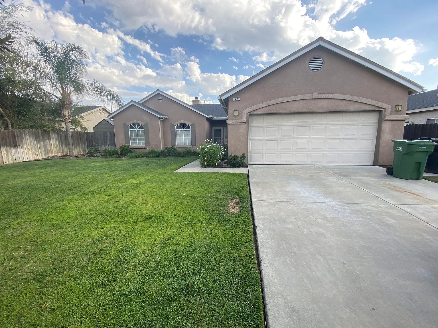 3 bed, 1421 sqft, $2,100 — Photo 2