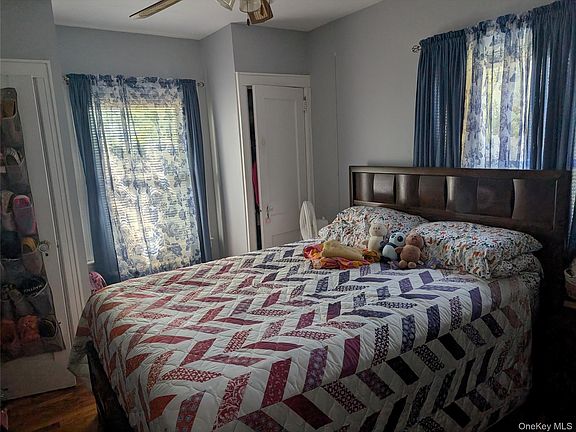 3rd image of 186 Westbury Boulevard