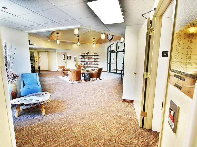 980 Lakepoint Dr #208 — Photo 22