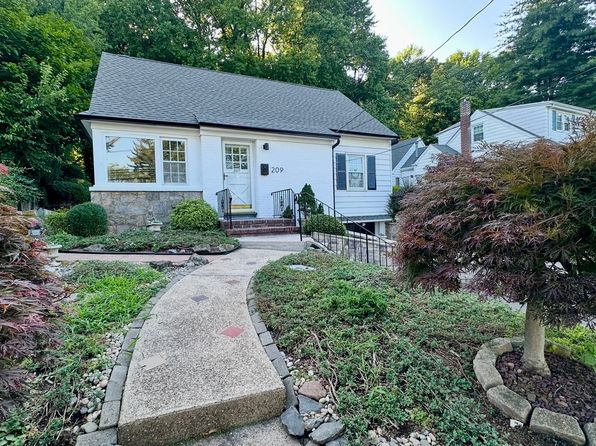 209 Jefferson Ave