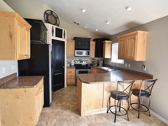 3rd image of 3124 N Wildflower Dr