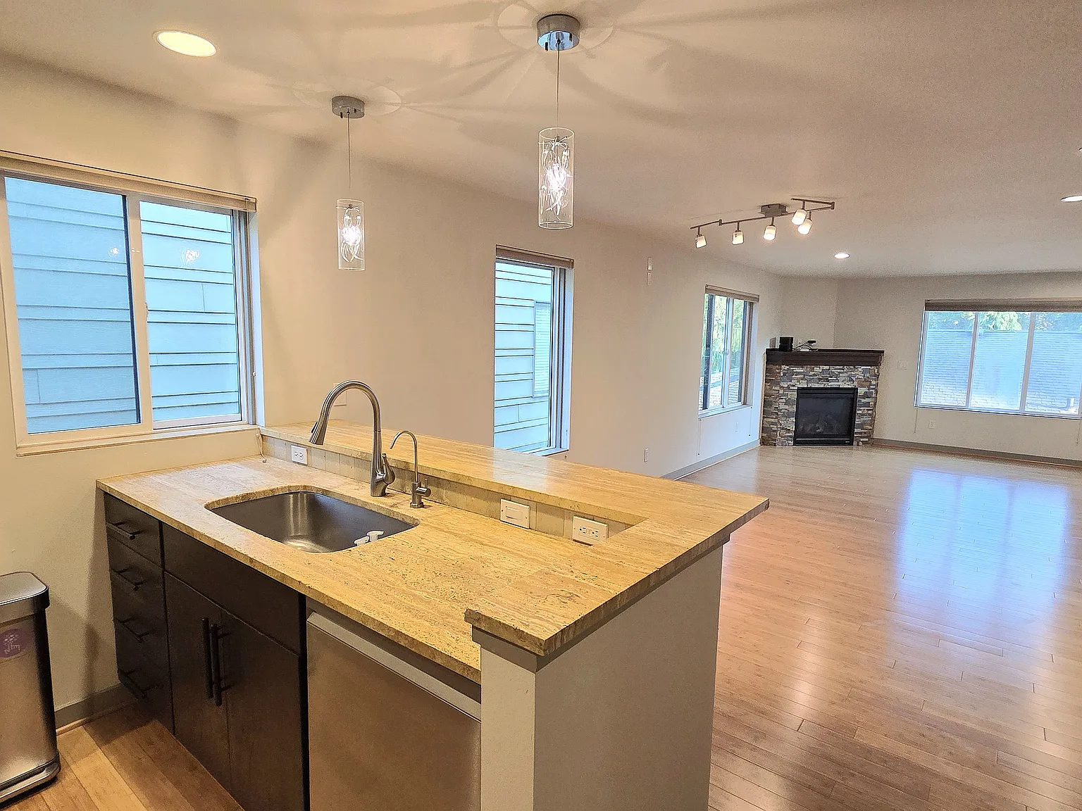3 bed, 2.5 bath, 1520 sqft, $3,000 — Photo 4