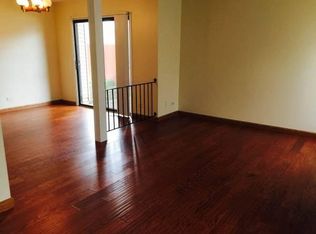 2S630 Hampton Dr, Warrenville, IL 60555
