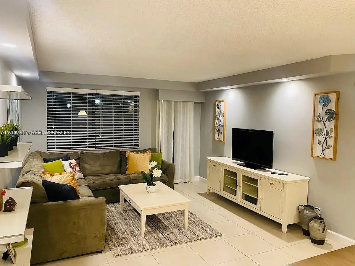 1 bed, 1.0 bath, $2,000 — Photo 3
