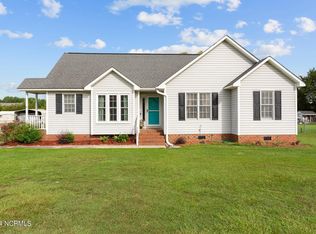 1402 Tucker Rd, Grimesland, NC 27837