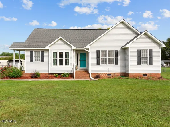1402 Tucker Road, Grimesland, NC 27837