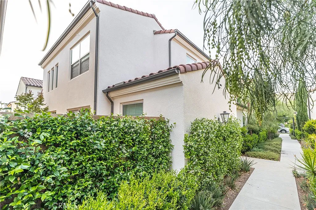 4 bed, 3.5 bath, 1999 sqft, $5,900 — Photo 4