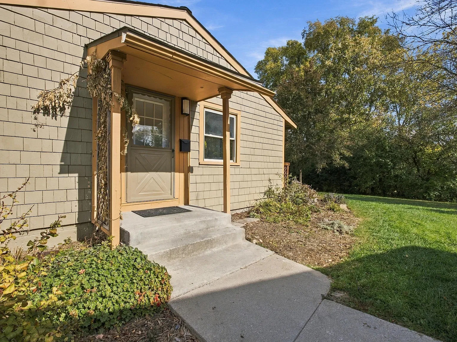 2 bed, 1.0 bath, 699 sqft, $2,100 — Photo 3