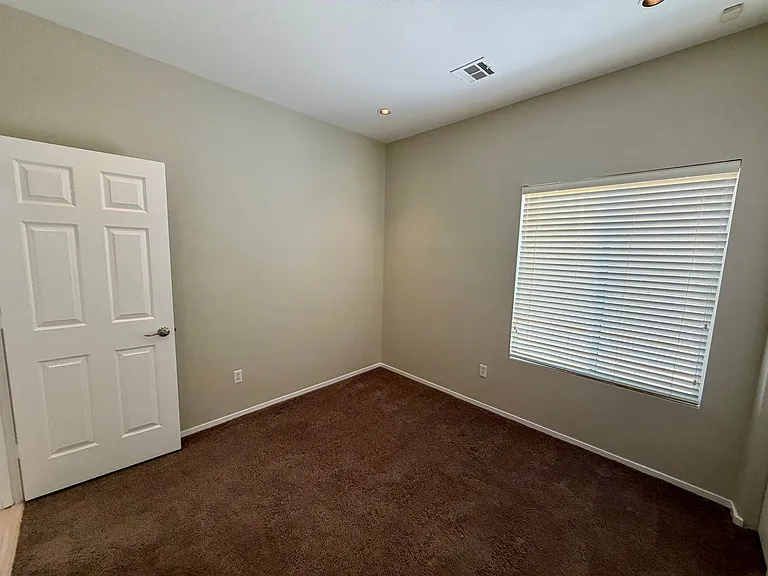 276 Heatherstone St — Photo 34