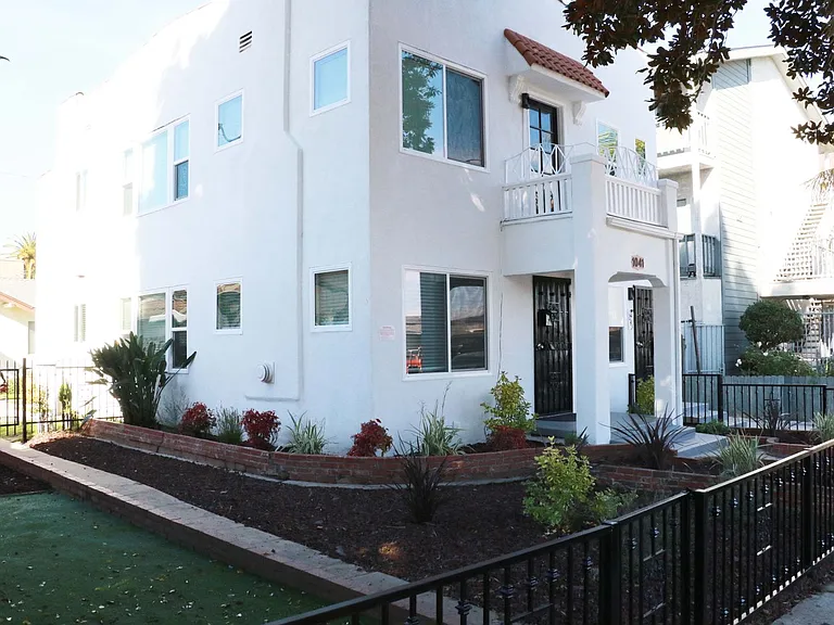 1041 Dawson Ave — Photo 2