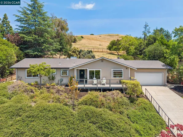 8 Ketelsen Dr, Moraga, CA 94556