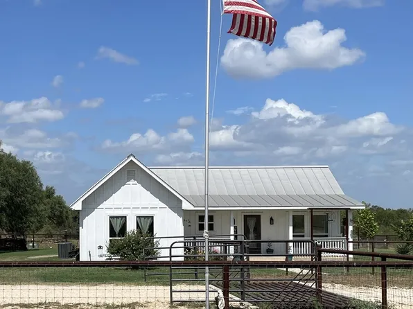 977 PRIVATE ROAD 1688, Moore, TX 78057