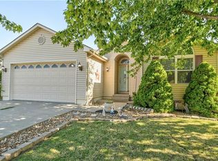 823 SW Bishop Dr, Blue Springs, MO 64015