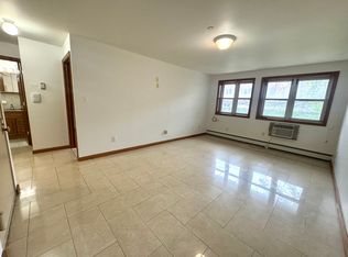 25-83 35th St #2R, Astoria, NY 11103