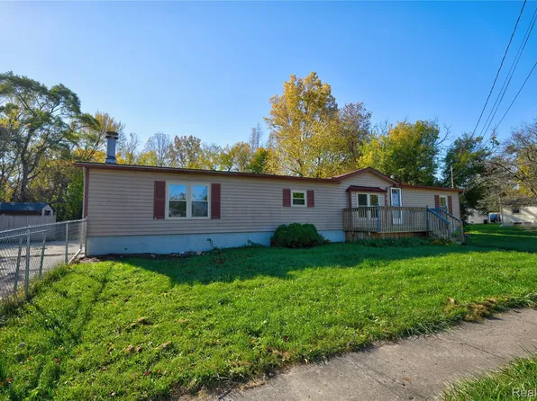 1464 Brady Ave, Burton, MI 48529