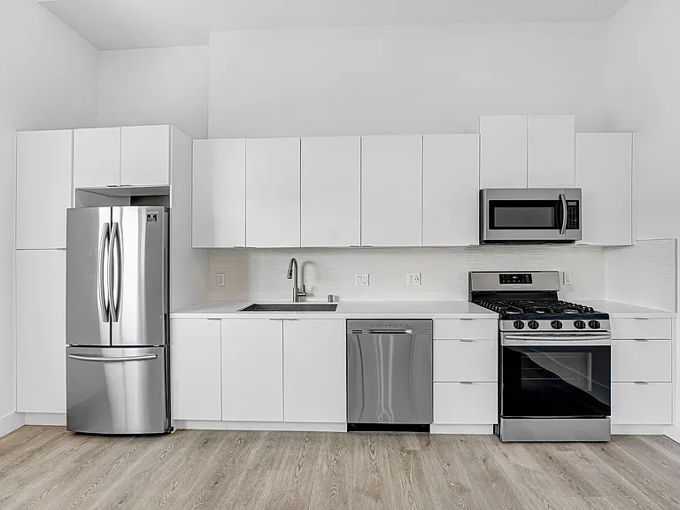 11700 Magnolia Blvd #211 — Photo 3