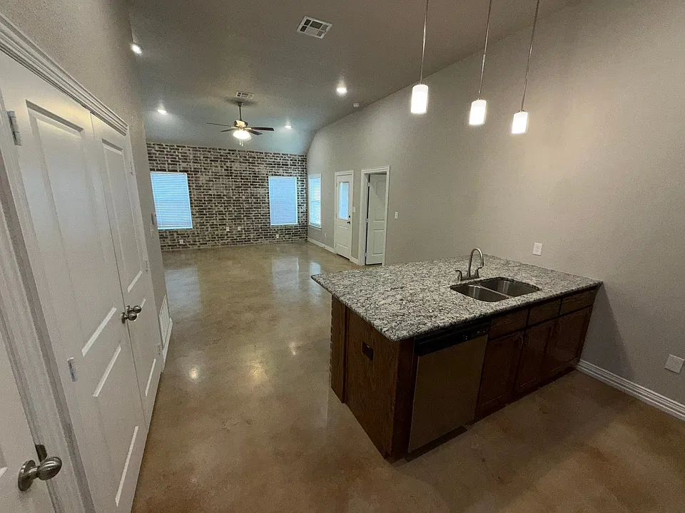 2435 Briar Hollow Dr