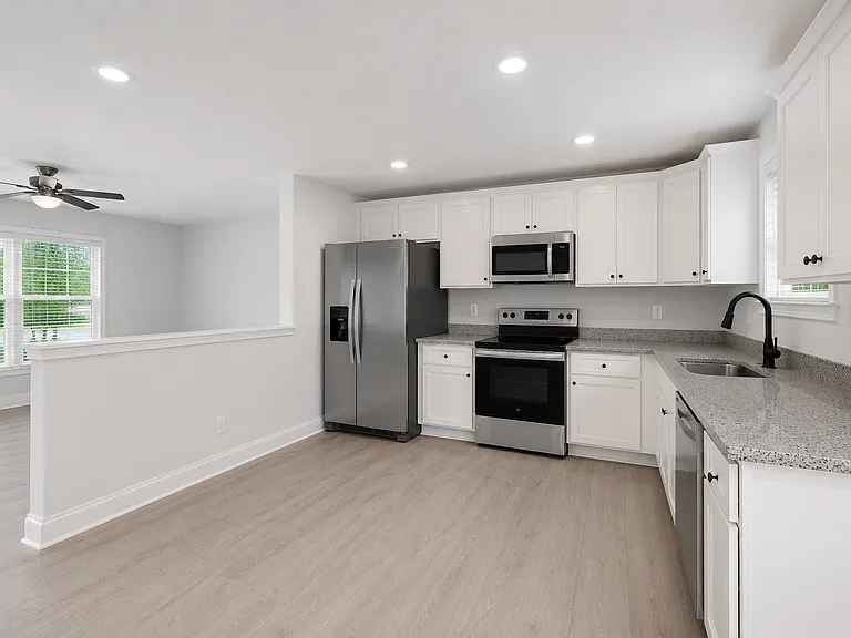 718 Park Ave — Photo 4