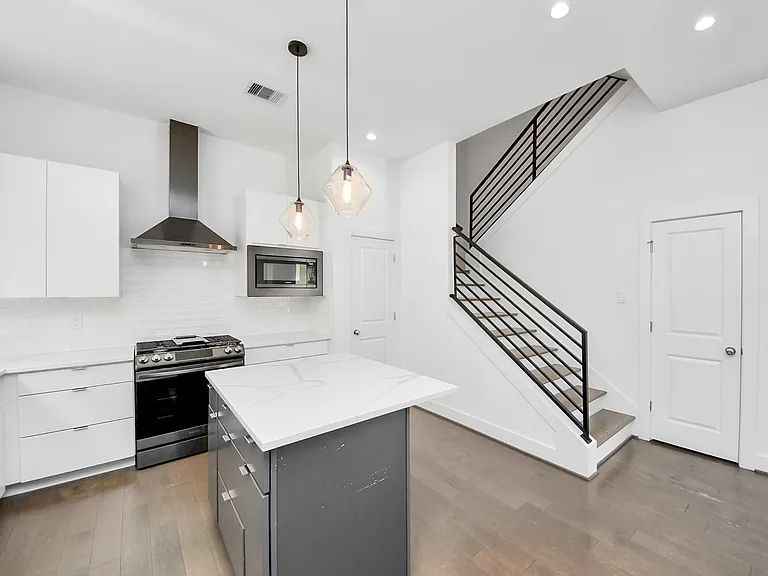 5823 Dolores St — Photo 43