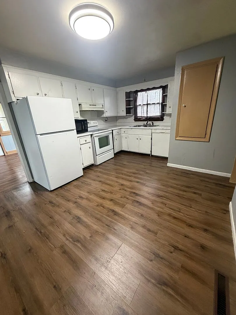 Cozy Two Bedroom in Quiet Avoca! — Photo 1
