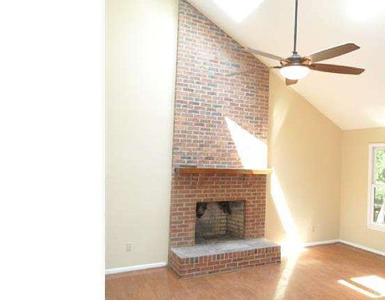 3rd image of 2 Beech Hill Dr