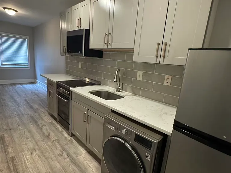 128 S 11th St #3 — Photo 9
