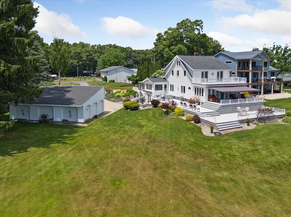 2694 Middle Lake Rd, Twin Lake, MI 49457