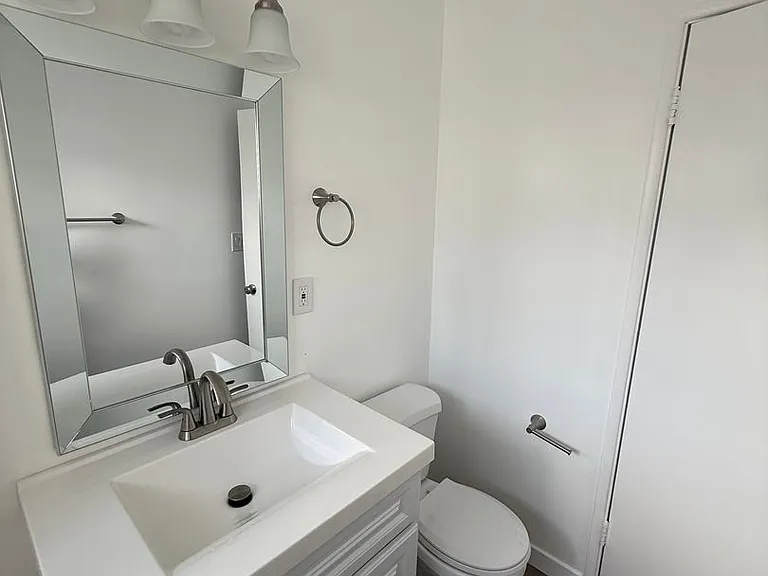 Canoga Variel Apartments- Canoga Park, CA — Photo 29