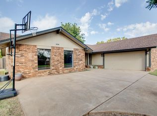 906 Briar Ridge Rd, Enid, OK 73703