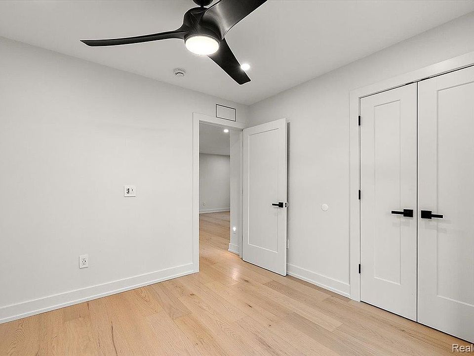673 E Forteen Mile Rd, photo 26