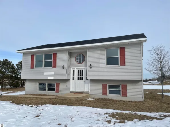 8263 Kingsley Rd, Kingsley, MI 49649