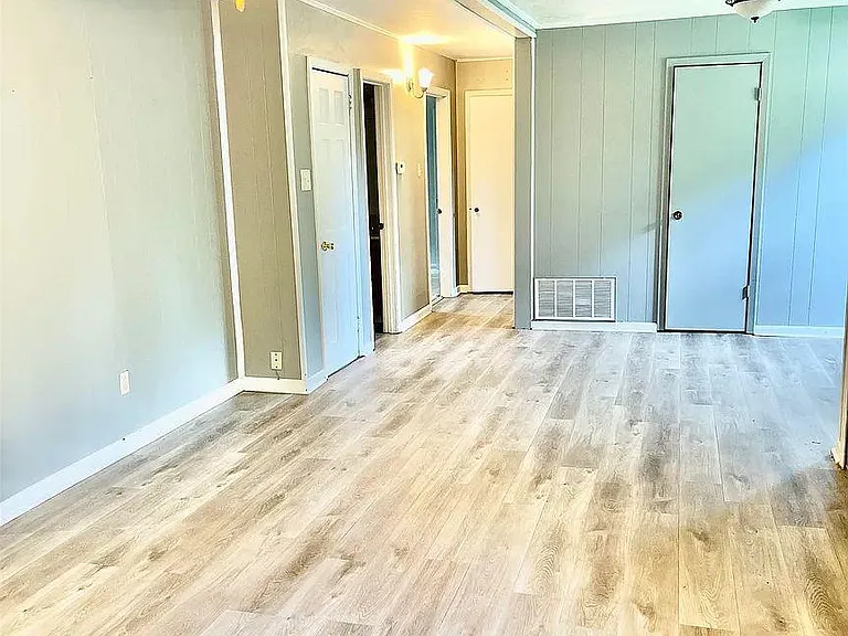 1219 N Parker St — Photo 3