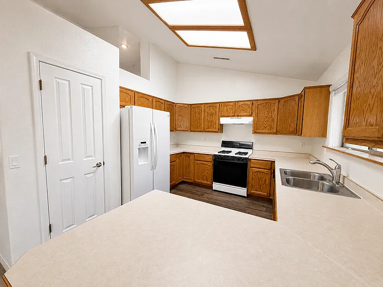 353 Prescott Dr — Photo 5